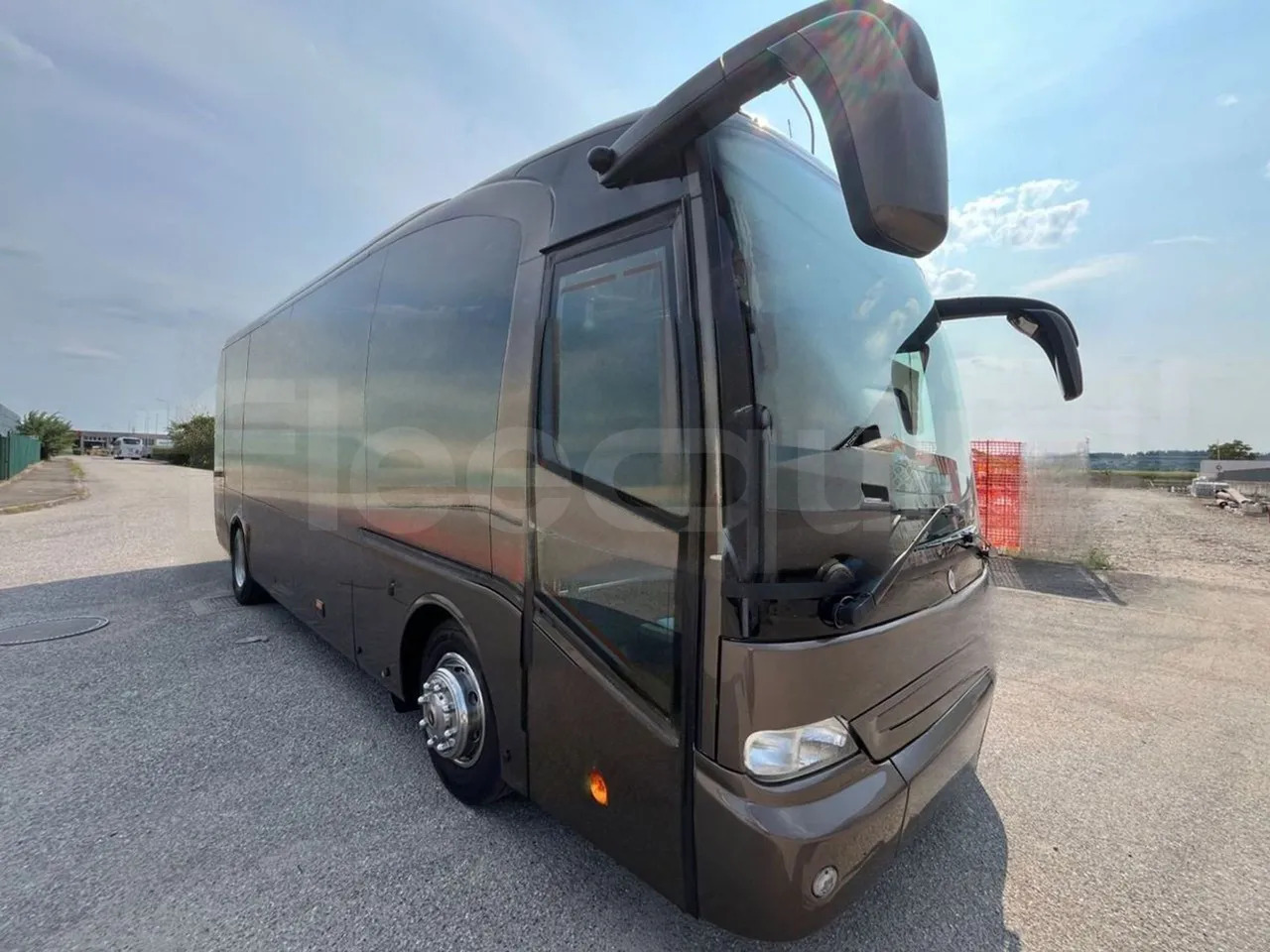 Mercedes-Benz Tourino - مركبة كوتش: صورة 1 Mercedes-Benz Tourino - مركبة كوتش: صورة 1
