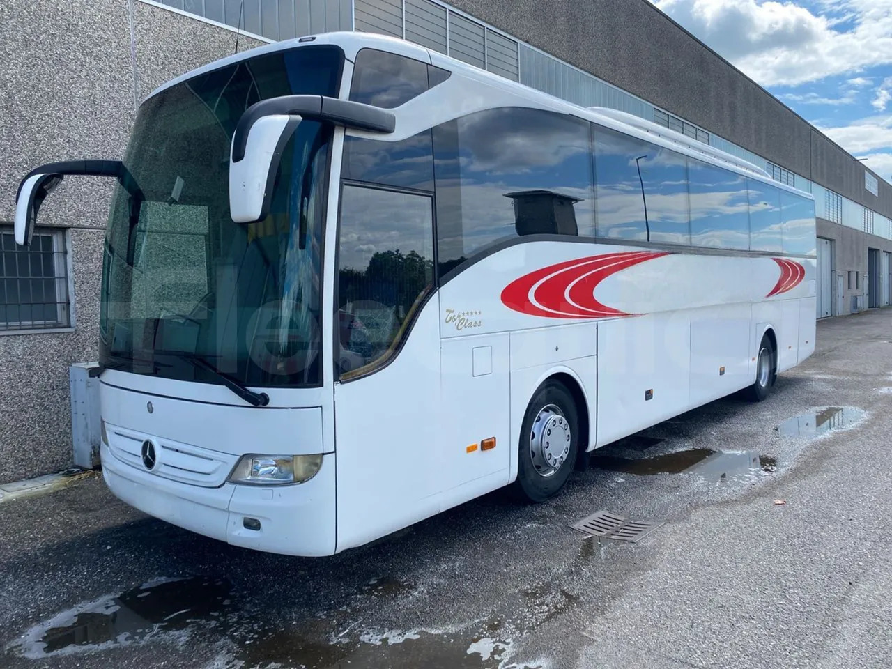 Mercedes-Benz Tourismo - مركبة كوتش: صورة 4 Mercedes-Benz Tourismo - مركبة كوتش: صورة 4