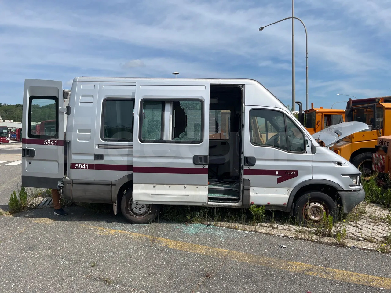 N. 2 Iveco Daily - حافلة صغيرة, ميكروباص: صورة 2 N. 2 Iveco Daily - حافلة صغيرة, ميكروباص: صورة 2