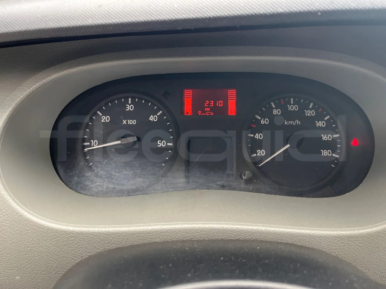 Renault Master - حافلة سوبربان: صورة 3 Renault Master - حافلة سوبربان: صورة 3