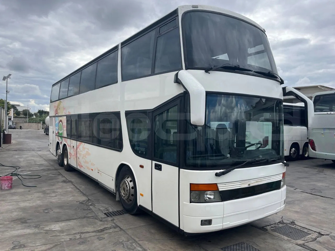 Setra S328 - مركبة كوتش: صورة 1 Setra S328 - مركبة كوتش: صورة 1