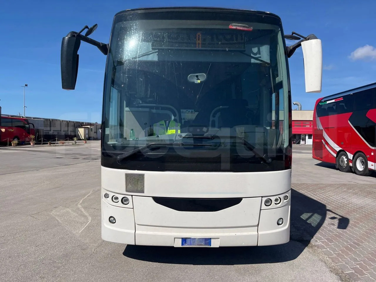 Van Hool EX16 MID - مركبة كوتش: صورة 2 Van Hool EX16 MID - مركبة كوتش: صورة 2