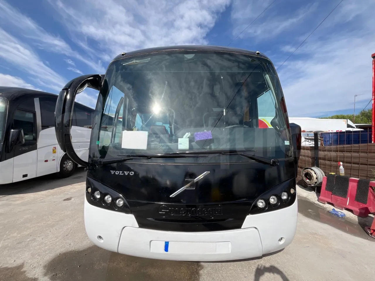 Volvo B12B - مركبة كوتش: صورة 2 Volvo B12B - مركبة كوتش: صورة 2