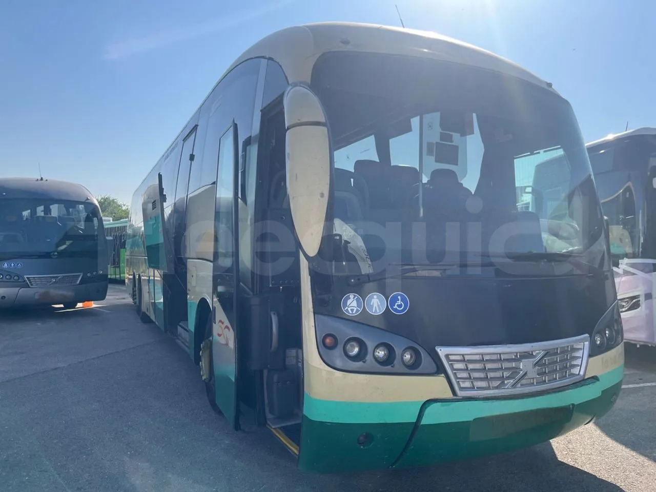 Volvo B12B - مركبة كوتش: صورة 1 Volvo B12B - مركبة كوتش: صورة 1