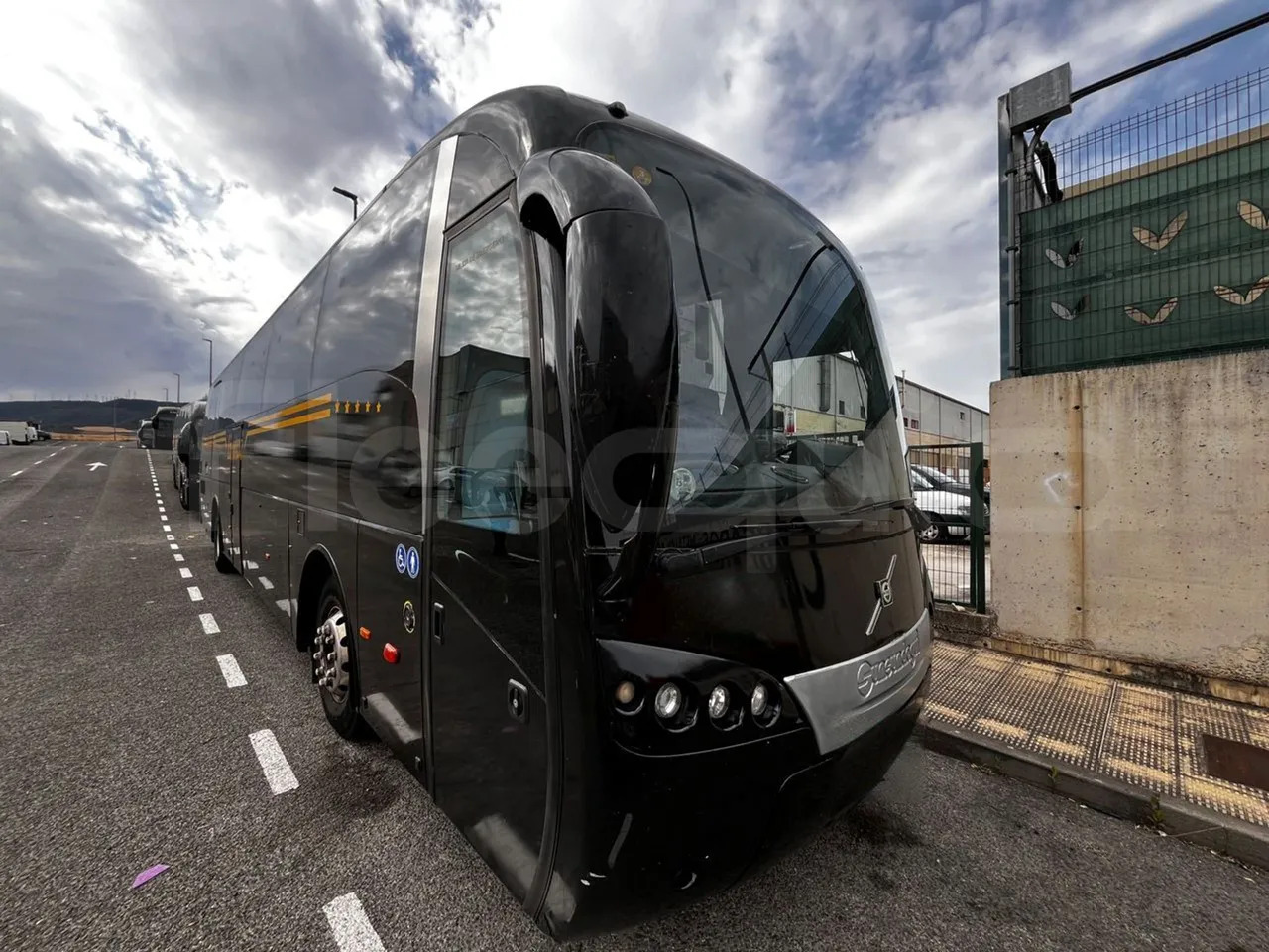 Volvo B12B - مركبة كوتش: صورة 1 Volvo B12B - مركبة كوتش: صورة 1