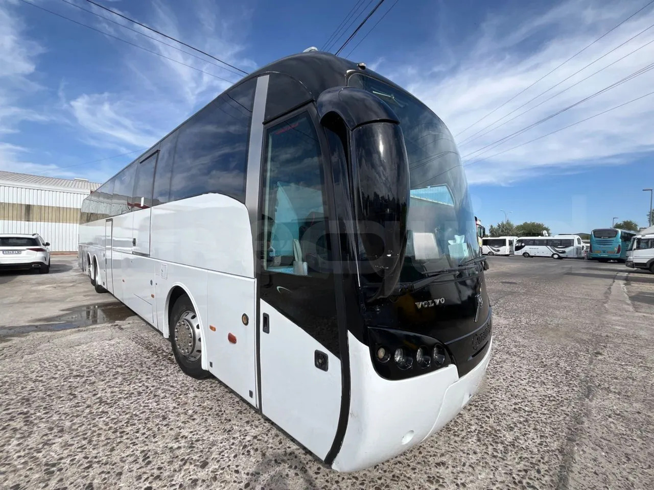 Volvo B12B - مركبة كوتش: صورة 1 Volvo B12B - مركبة كوتش: صورة 1
