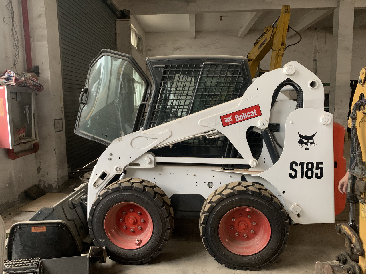 BOBCAT S185 - شيول صغير: صورة 1 BOBCAT S185 - شيول صغير: صورة 1