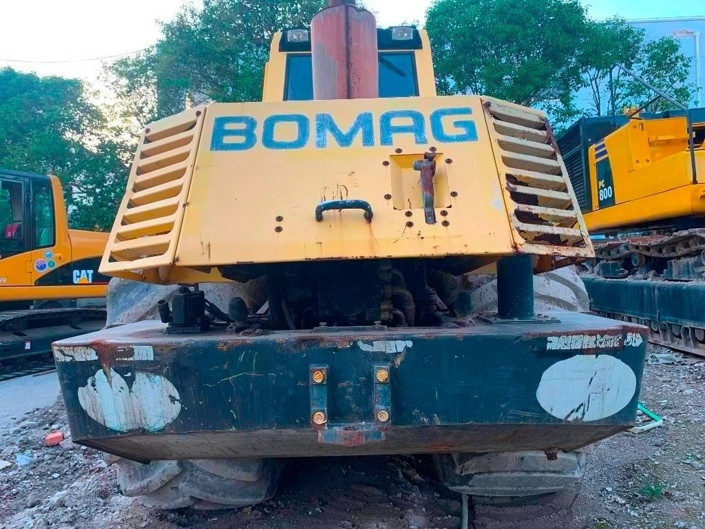 مدحلة اسفلت Bomag BW 225 D-3: صورة 9 مدحلة اسفلت Bomag BW 225 D-3: صورة 9