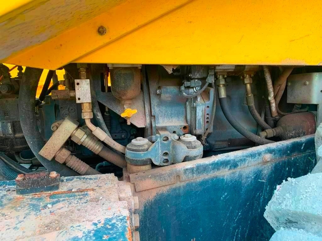 مدحلة اسفلت Bomag BW 225 D-3: صورة 16 مدحلة اسفلت Bomag BW 225 D-3: صورة 16