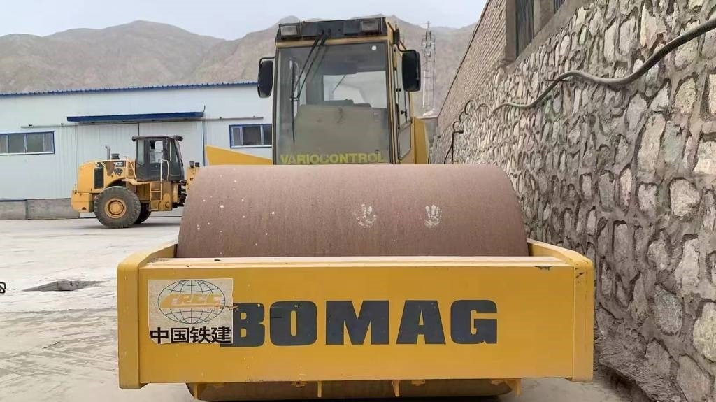 Bomag bw225d-3 - مدحلة اسفلت: صورة 3 Bomag bw225d-3 - مدحلة اسفلت: صورة 3