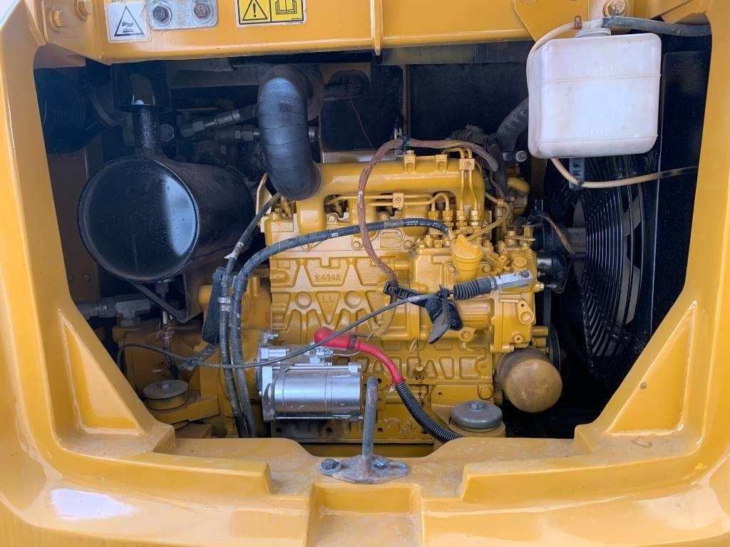 CAT 305.5E2 - حفار زحاف: صورة 2 CAT 305.5E2 - حفار زحاف: صورة 2