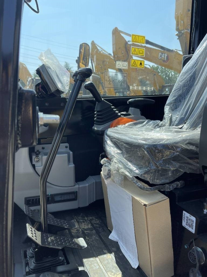 CAT 305.5 - حفار زحاف: صورة 3 CAT 305.5 - حفار زحاف: صورة 3
