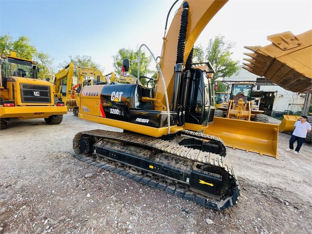 حفار زحاف CAT 320d2l: صورة 11
