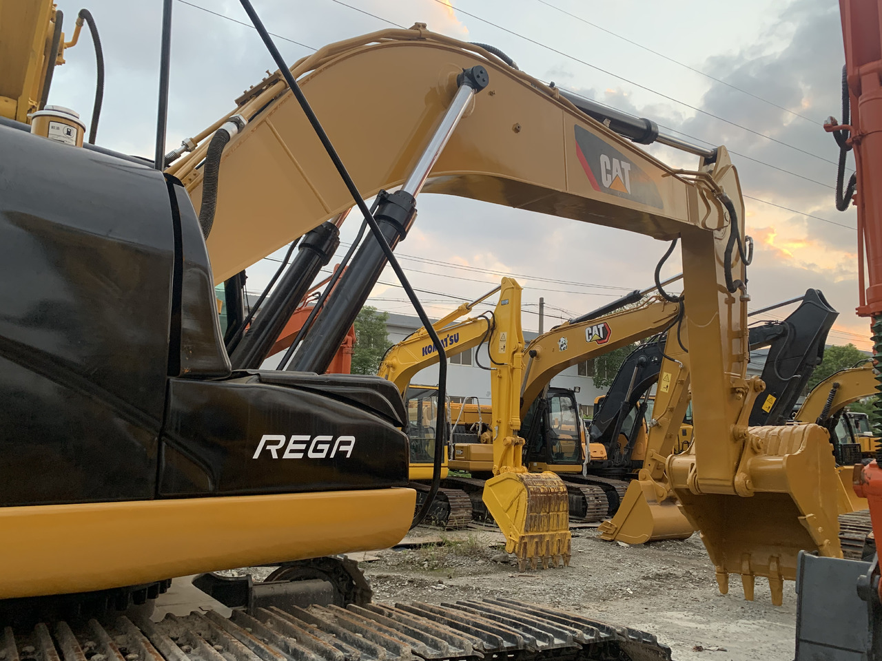 CATERPILLAR 325D - حفار زحاف: صورة 4 CATERPILLAR 325D - حفار زحاف: صورة 4