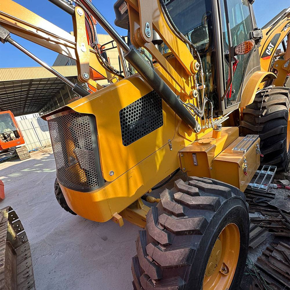 Caterpillar 420F - جرافة حفار: صورة 1 Caterpillar 420F - جرافة حفار: صورة 1