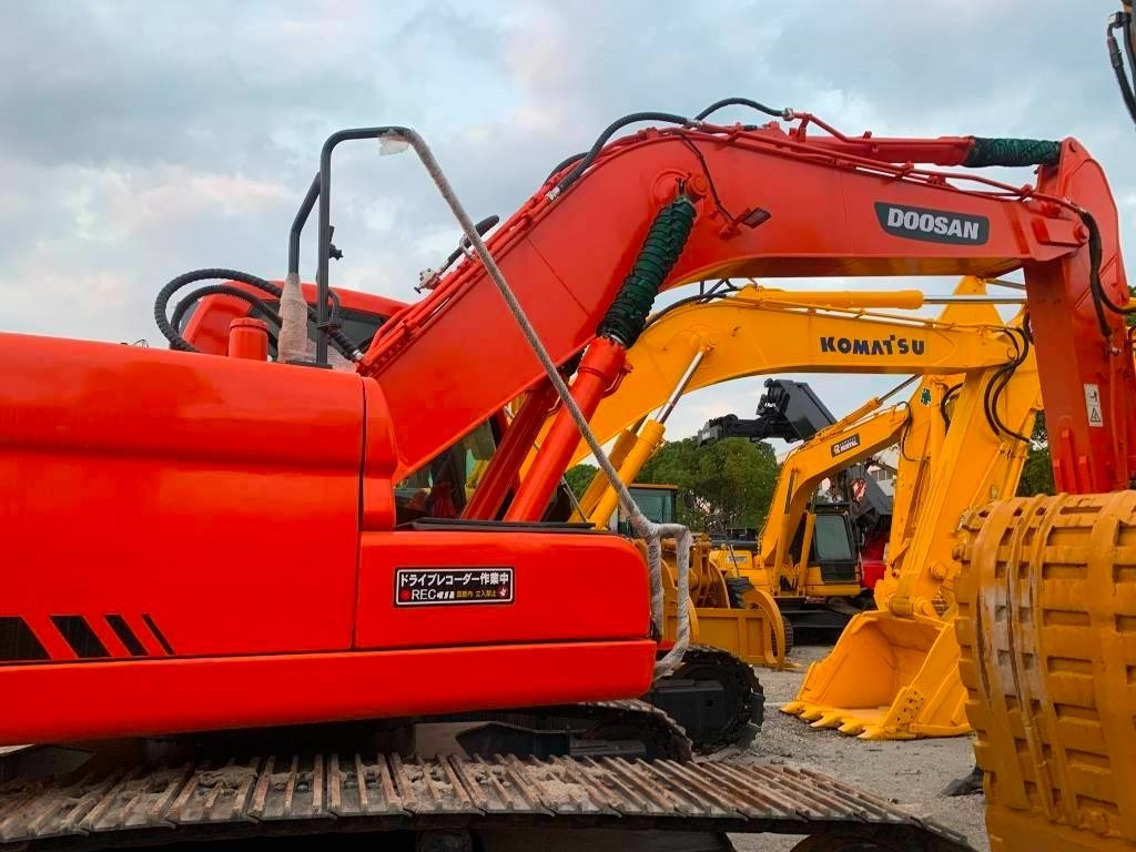 Doosan DX 225 LC - حفار زحاف: صورة 1 Doosan DX 225 LC - حفار زحاف: صورة 1