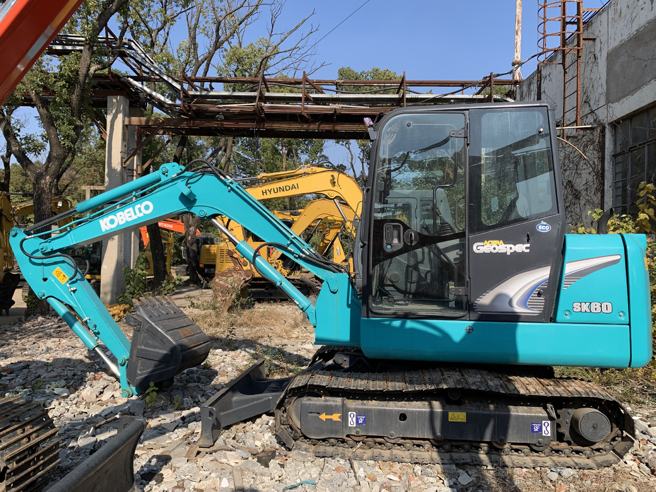 KOBELCO SK60 - حفار زحاف: صورة 1 KOBELCO SK60 - حفار زحاف: صورة 1
