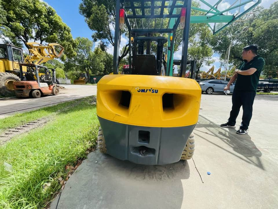 Komatsu 30 series - رافعة شوكية تعمل بالغاز: صورة 3 Komatsu 30 series - رافعة شوكية تعمل بالغاز: صورة 3