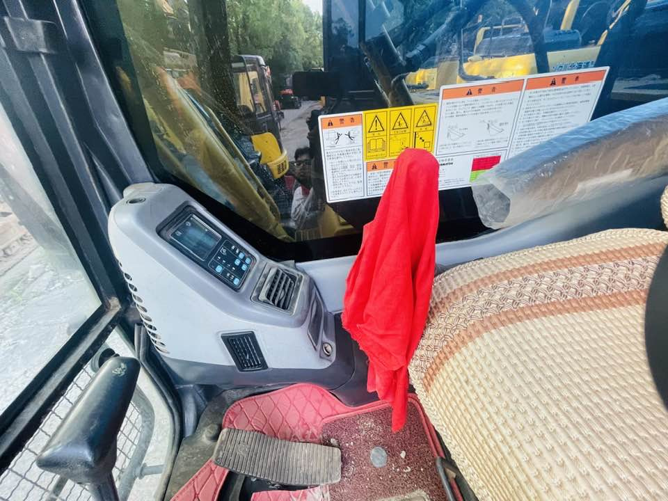 Komatsu PC130-8 - حفارة مُصَّغرة: صورة 4 Komatsu PC130-8 - حفارة مُصَّغرة: صورة 4