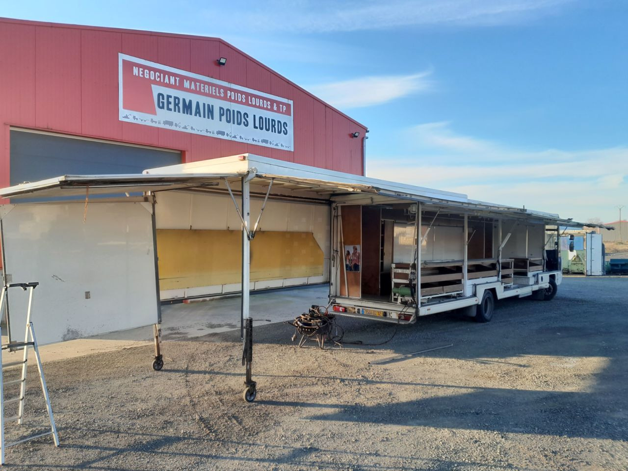 Renault ETAL MOBILE 4x2 Shop Truck - شاحنة بيع الطعام: صورة 2 Renault ETAL MOBILE 4x2 Shop Truck - شاحنة بيع الطعام: صورة 2