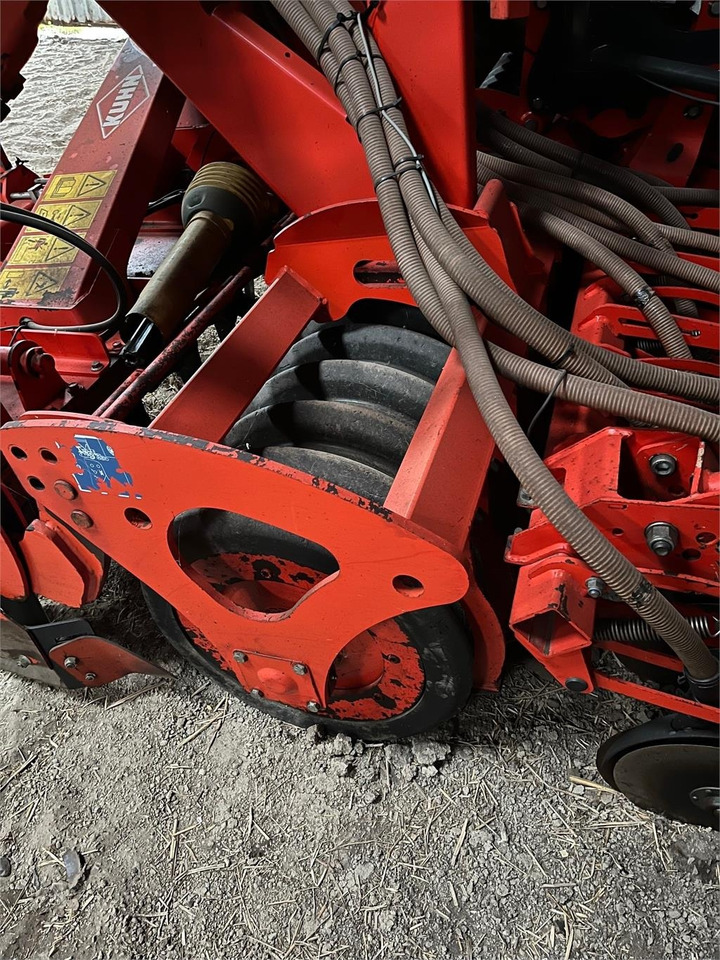 Kuhn VENTA NC4000HR - آلة البذار متعددة الوظائف: صورة 3 Kuhn VENTA NC4000HR - آلة البذار متعددة الوظائف: صورة 3