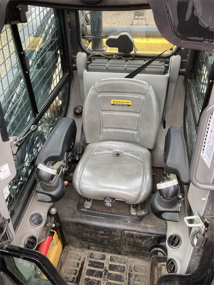 New Holland C 238 LOADER - اللودر المجنزر صغير: صورة 5 New Holland C 238 LOADER - اللودر المجنزر صغير: صورة 5