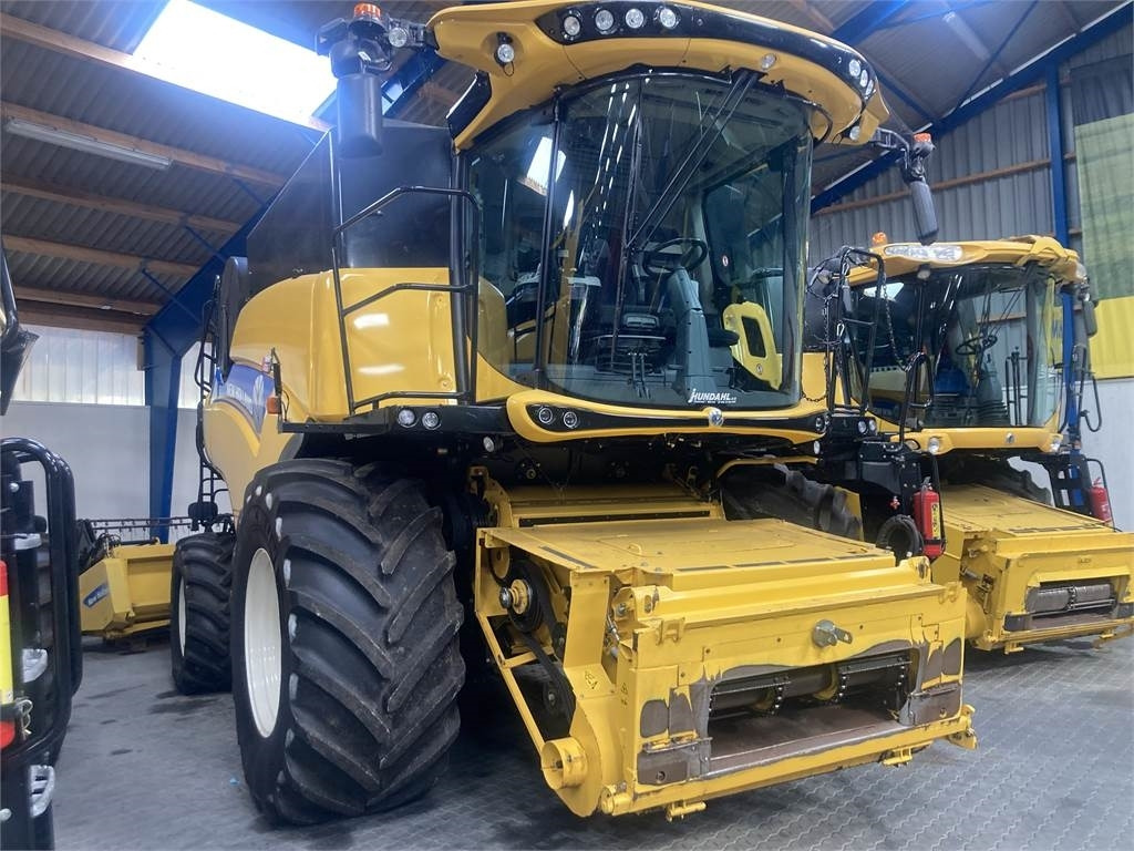 New Holland CR.9.90 SLH - حصادة موحَّدة: صورة 2 New Holland CR.9.90 SLH - حصادة موحَّدة: صورة 2