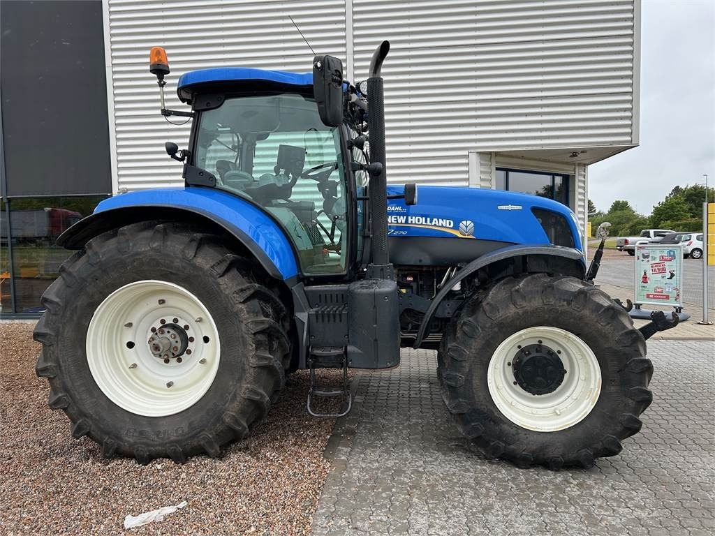 New Holland T7.270AC KEY - جرار: صورة 2 New Holland T7.270AC KEY - جرار: صورة 2