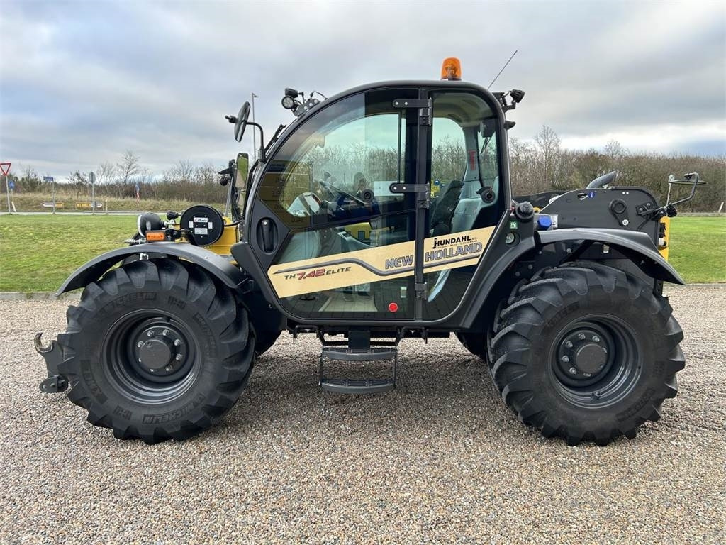 New Holland TH7.42-145HP NEW - رافعة تلسكوبية: صورة 5 New Holland TH7.42-145HP NEW - رافعة تلسكوبية: صورة 5