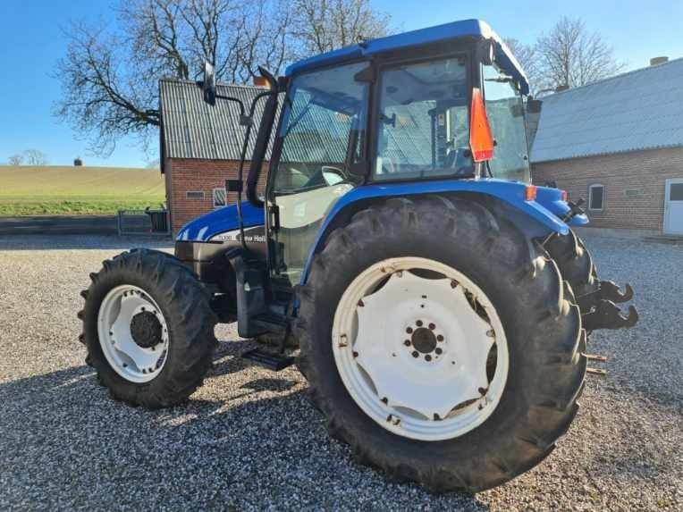 New Holland TL100-4WD - جرار: صورة 2 New Holland TL100-4WD - جرار: صورة 2