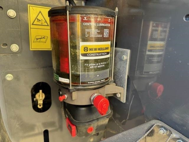 اللودر بعجل New Holland W170D2 TRIN 5-Z: صورة 7 اللودر بعجل New Holland W170D2 TRIN 5-Z: صورة 7