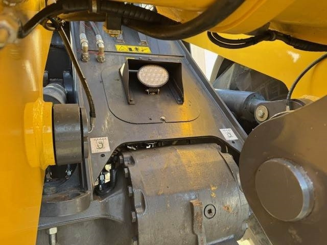 اللودر بعجل New Holland W170D2 TRIN 5-Z: صورة 10 اللودر بعجل New Holland W170D2 TRIN 5-Z: صورة 10