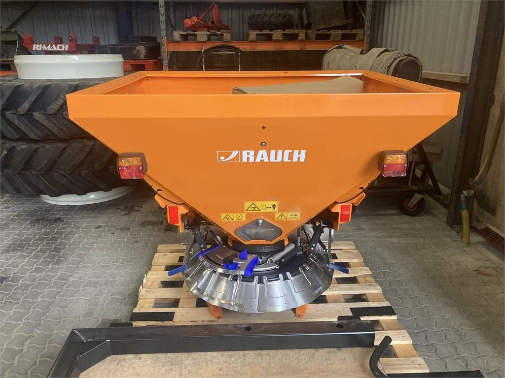 Rauch AXEO 18,1 - مفرشة الرمل/ الملح - آلية المنفعة/ مركبة خاصة: صورة 1 Rauch AXEO 18,1 - مفرشة الرمل/ الملح - آلية المنفعة/ مركبة خاصة: صورة 1