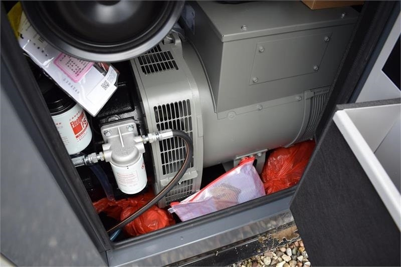 مجموعة المولدات Cummins 88 KvA: صورة 8 مجموعة المولدات Cummins 88 KvA: صورة 8