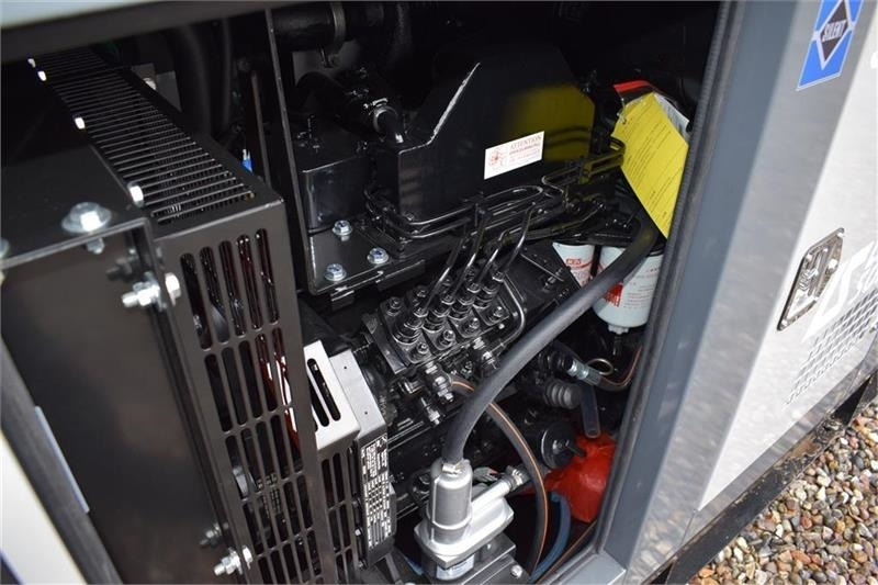 مجموعة المولدات Cummins 88 KvA: صورة 9 مجموعة المولدات Cummins 88 KvA: صورة 9