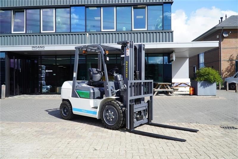 Eurotrac Eurotrack - رافعة شوكية ديزل: صورة 1 Eurotrac Eurotrack - رافعة شوكية ديزل: صورة 1