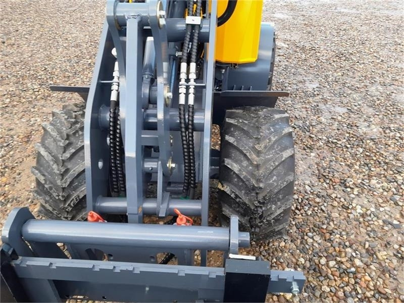 Eurotrac W11 Mellem arm - لودر مفصلي صغير: صورة 3 Eurotrac W11 Mellem arm - لودر مفصلي صغير: صورة 3