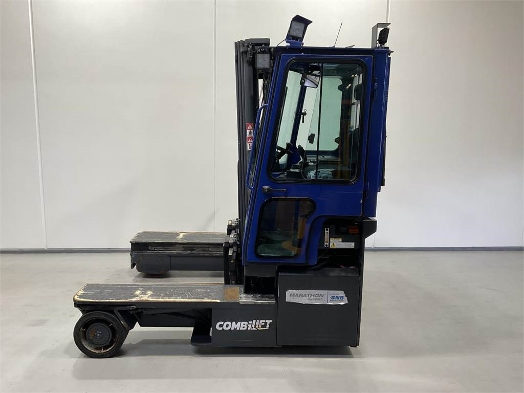 Combilift C4000ET - شاحنة مناولة بأربعة اتجاهات: صورة 3 Combilift C4000ET - شاحنة مناولة بأربعة اتجاهات: صورة 3