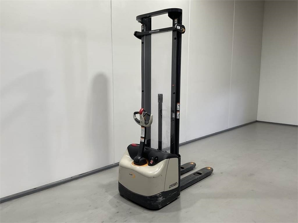 Crown WF3000-1,2 TF  - آلة التكديس: صورة 2 Crown WF3000-1,2 TF  - آلة التكديس: صورة 2