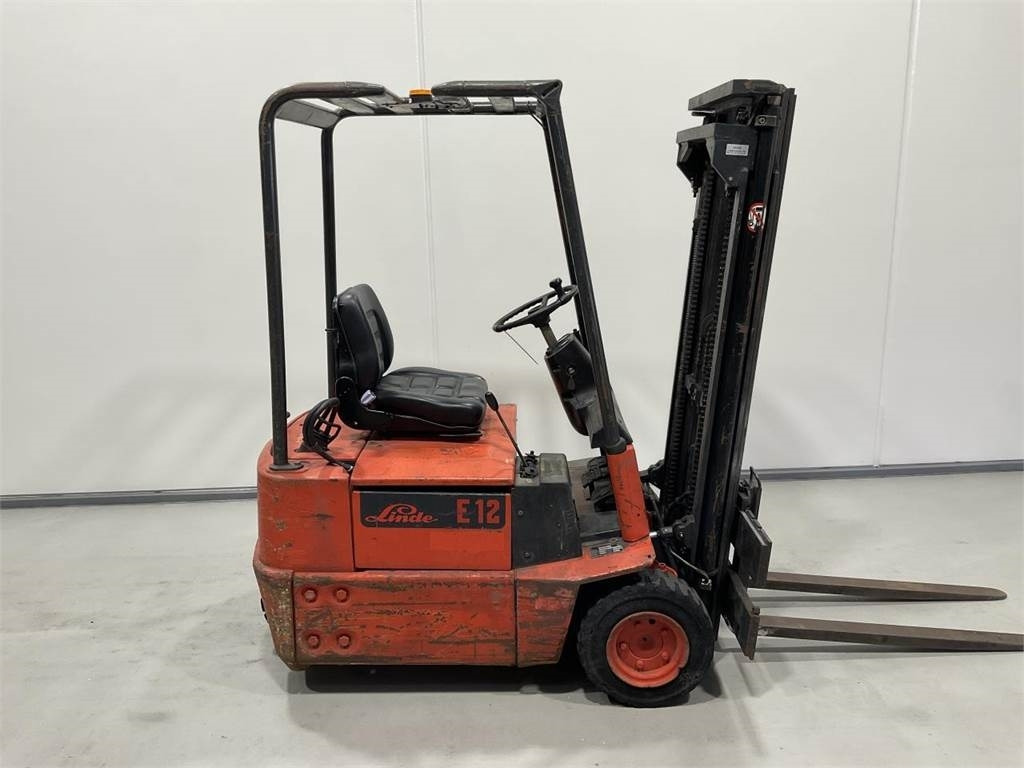 Linde E12 - رافعة شوكية كهربائية: صورة 1 Linde E12 - رافعة شوكية كهربائية: صورة 1