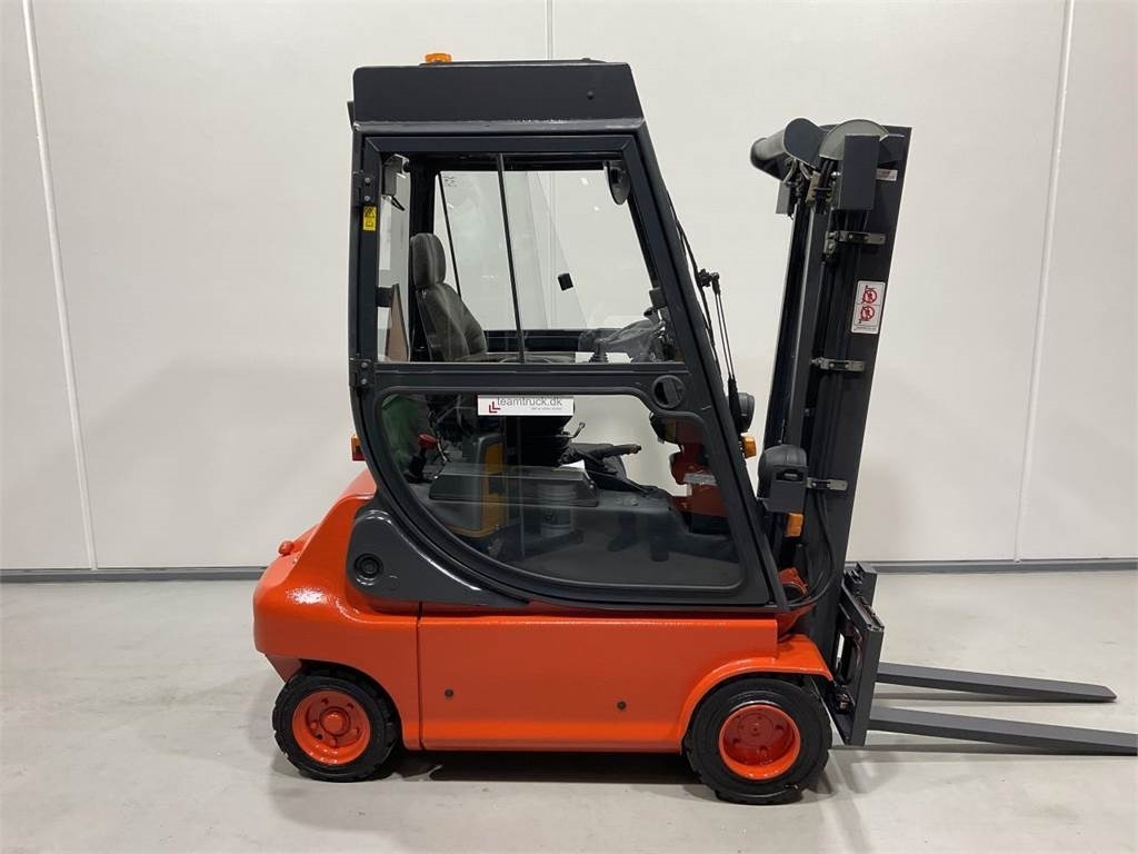 Linde E20P-02 - رافعة شوكية كهربائية: صورة 1 Linde E20P-02 - رافعة شوكية كهربائية: صورة 1