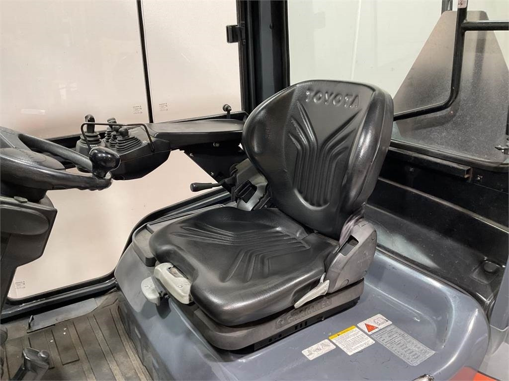 Toyota 40-8FD40N - رافعة شوكية ديزل: صورة 5 Toyota 40-8FD40N - رافعة شوكية ديزل: صورة 5