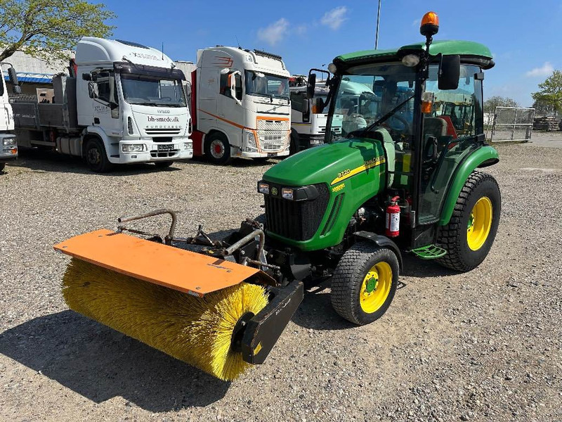 John Deere 3720 M/ Hydraulisk kost - جرار صغير: صورة 1 John Deere 3720 M/ Hydraulisk kost - جرار صغير: صورة 1