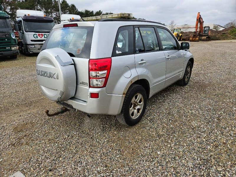Suzuki Grand Vitara 2,0 GLX aut. Van 5d - سيارة: صورة 5 Suzuki Grand Vitara 2,0 GLX aut. Van 5d - سيارة: صورة 5