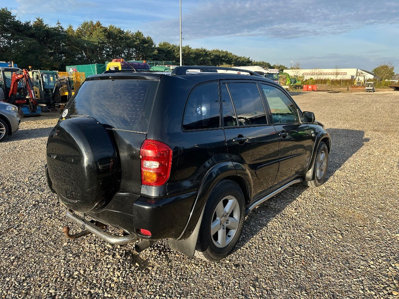 Toyota RAV4 2.0D 4x4 - فان: صورة 4 Toyota RAV4 2.0D 4x4 - فان: صورة 4