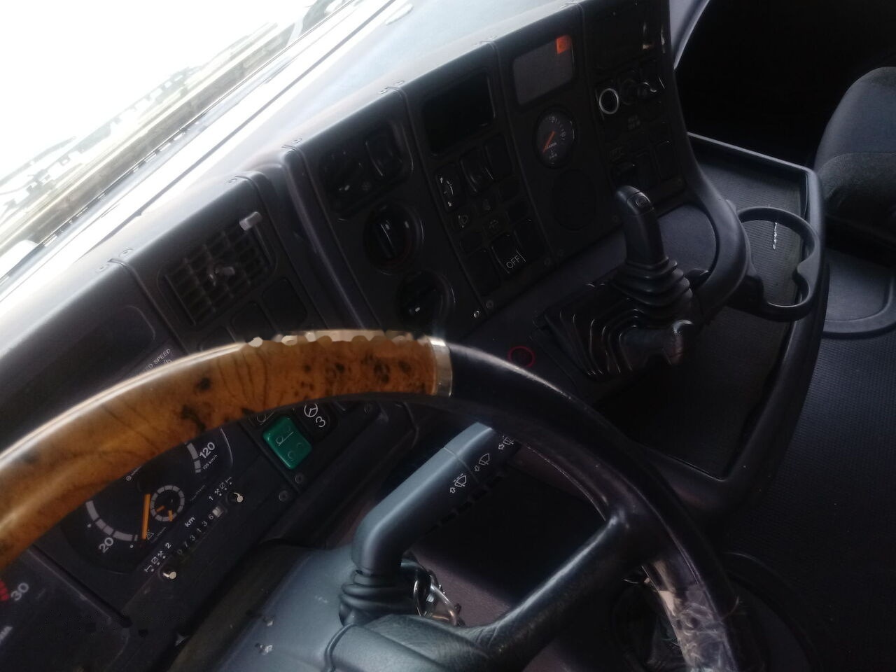 شاحنات مسطحة Scania 124 LB 420: صورة 8 شاحنات مسطحة Scania 124 LB 420: صورة 8