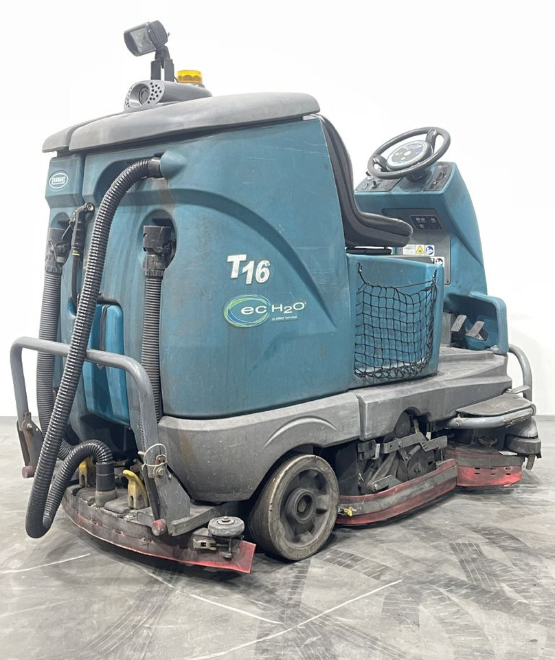 Tennant T16 - ماكينة فرك وتجفيف: صورة 2 Tennant T16 - ماكينة فرك وتجفيف: صورة 2
