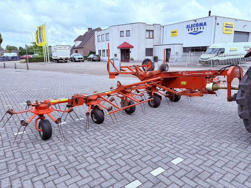 Kuhn GF8501 T - آلة تيبيس العشب/ آلة جمع العشب: صورة 1 Kuhn GF8501 T - آلة تيبيس العشب/ آلة جمع العشب: صورة 1