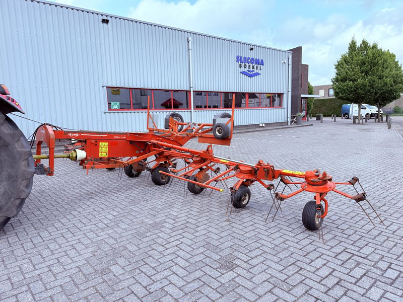 Kuhn GF8501 T - آلة تيبيس العشب/ آلة جمع العشب: صورة 2 Kuhn GF8501 T - آلة تيبيس العشب/ آلة جمع العشب: صورة 2