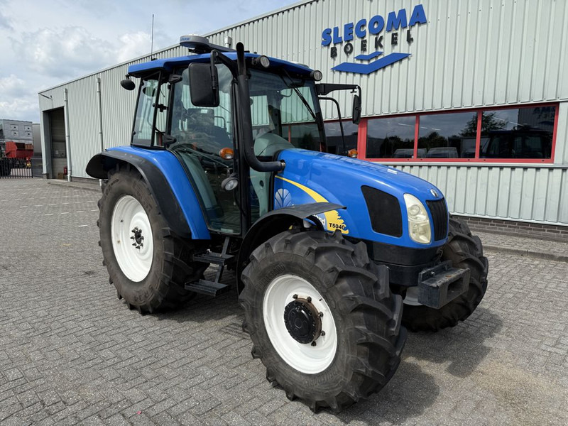 New Holland T5040 CAB + GPS - جرار: صورة 4 New Holland T5040 CAB + GPS - جرار: صورة 4